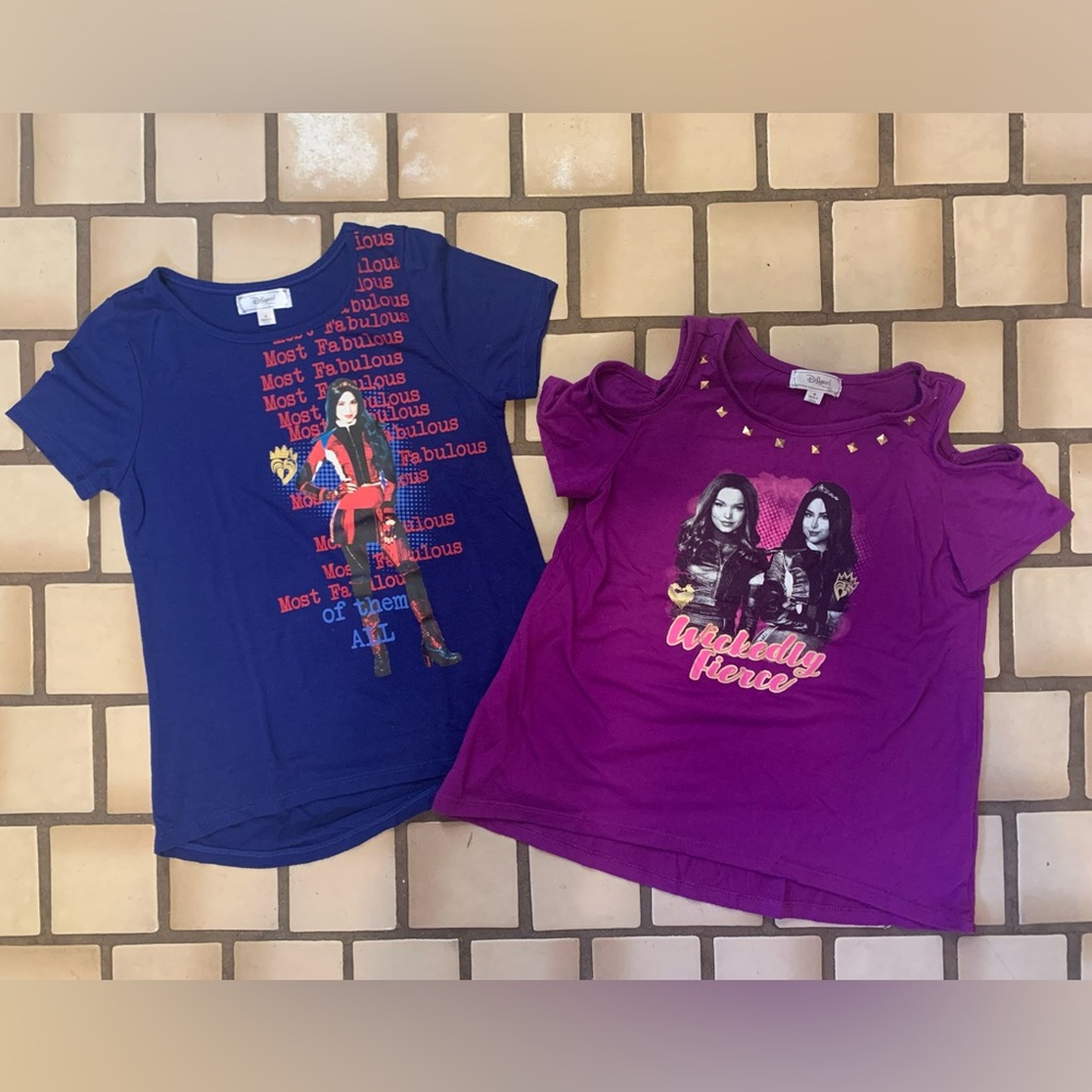 Disney D-Signed Descendants 2 short sleeve shirts size M